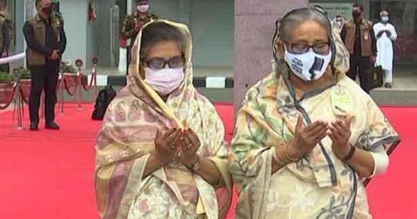 এক বছর পর গণভবন থেকে বের হলেন প্রধানমন্ত্রী